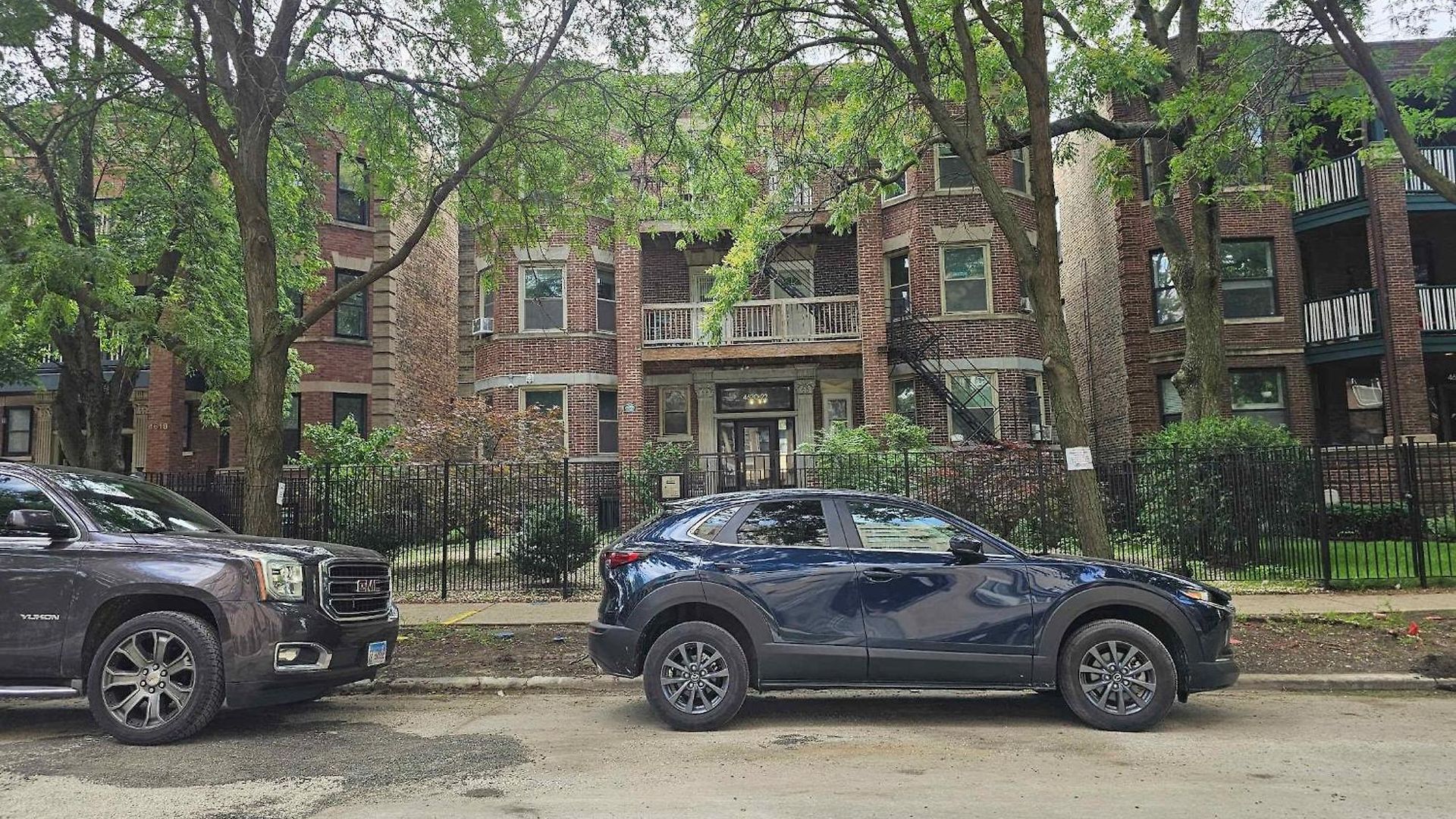 2 Bedroom Unit In Uptown Apartment Chicago