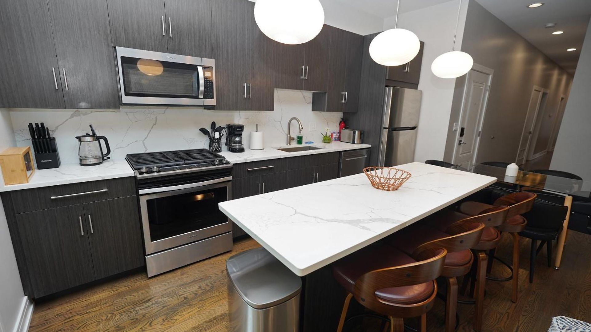 Apartment Spacious 4br West Loop Retreat With Optional Parking