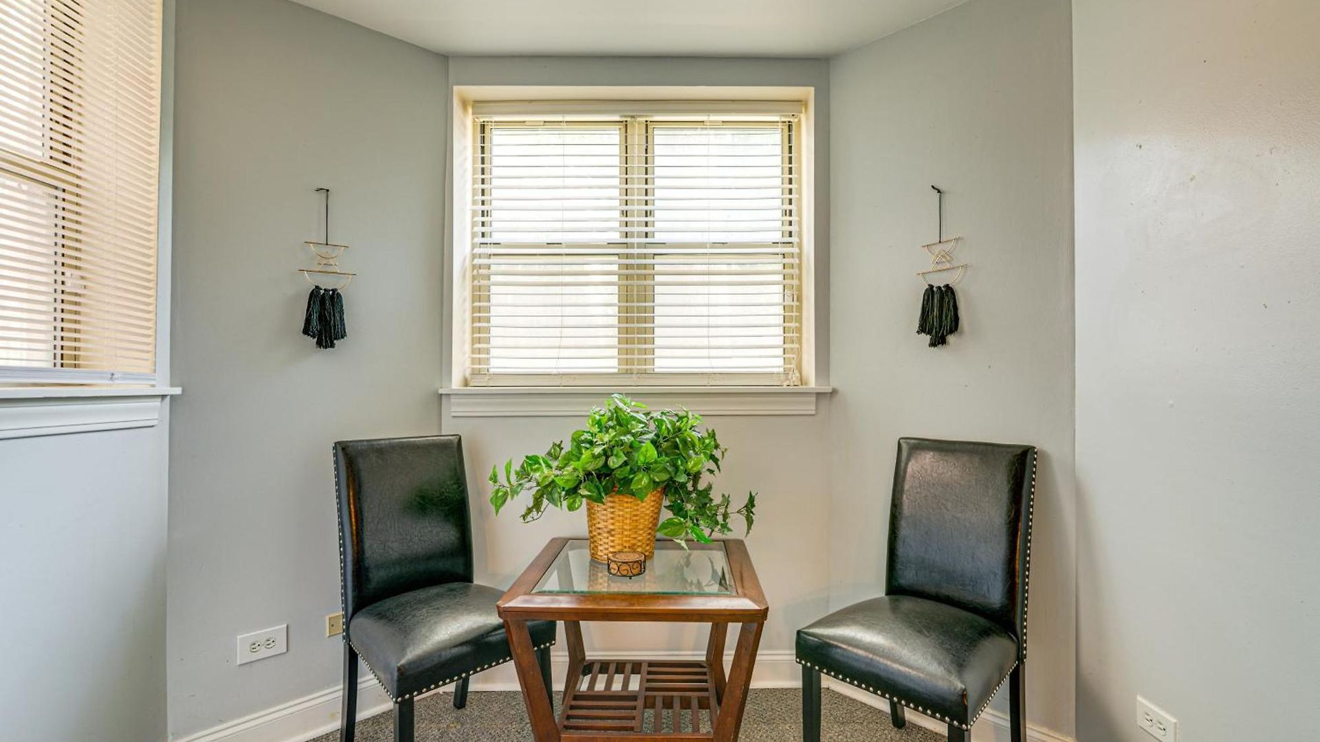 1 Mi To Washington Park: Spacious 1st-floor Condo! * Chicago