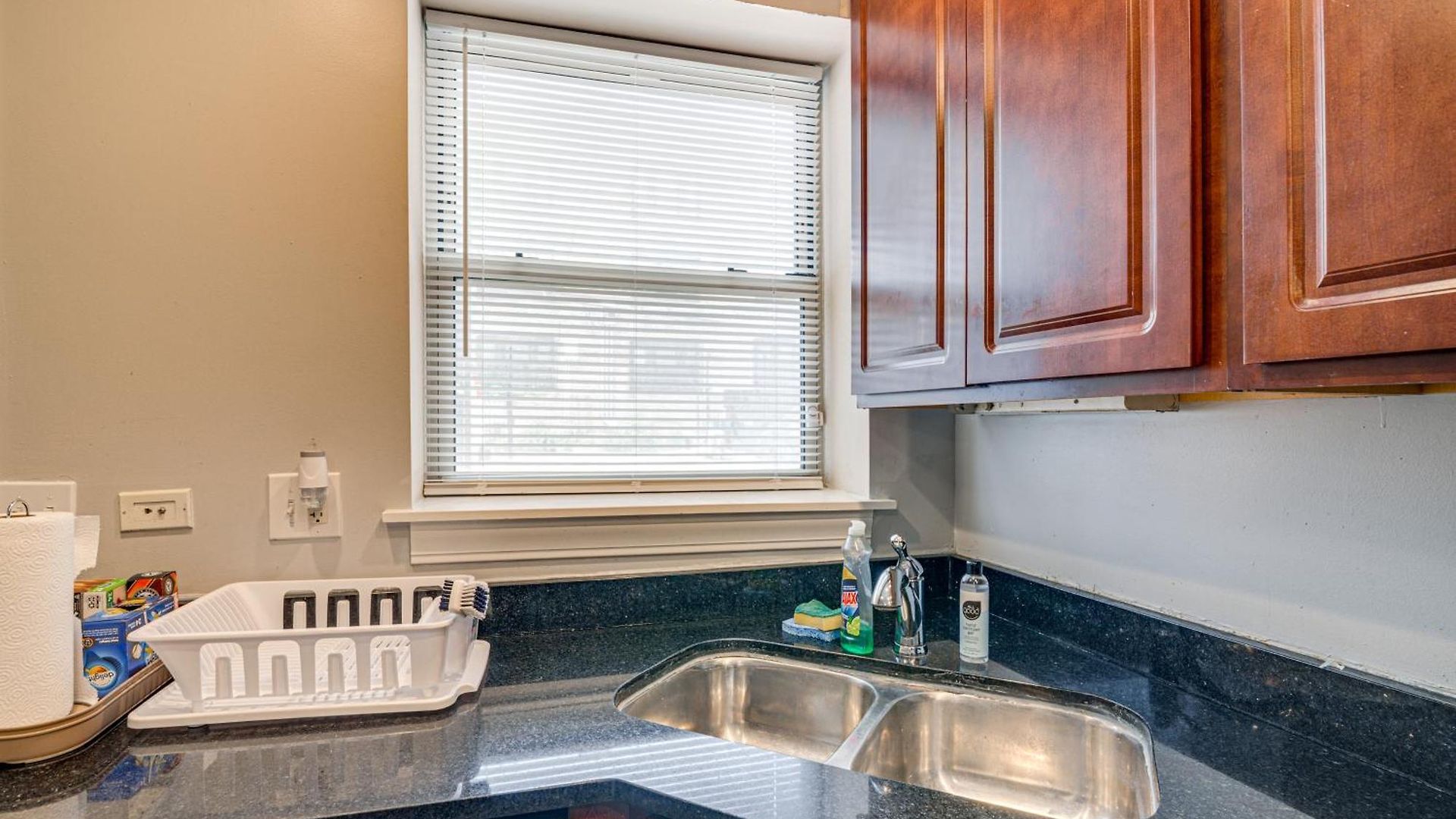 1 Mi To Washington Park: Spacious 1st-floor Condo! Holiday home Chicago