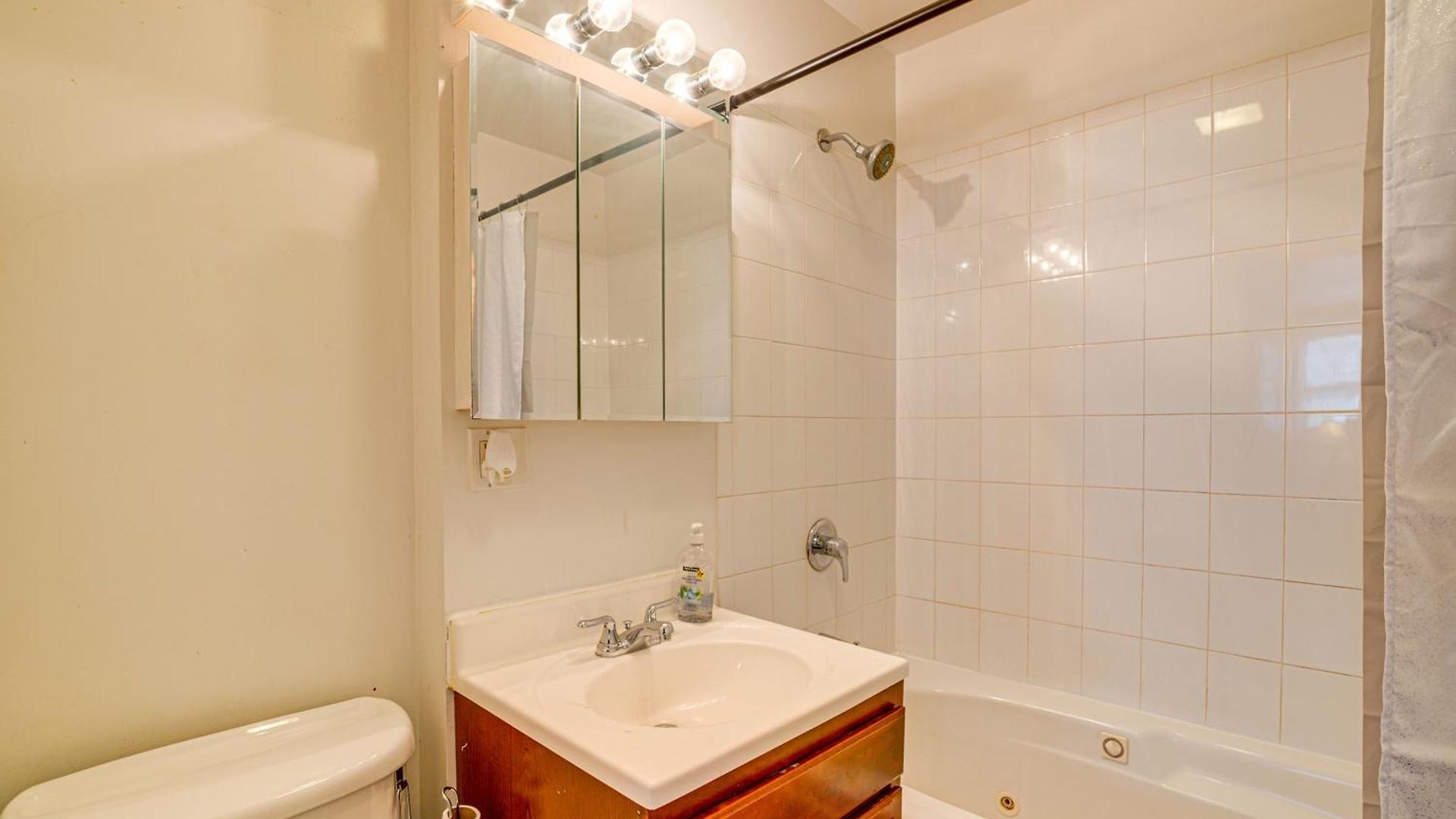 1 Mi To Washington Park: Spacious 1st-floor Condo! Holiday home *