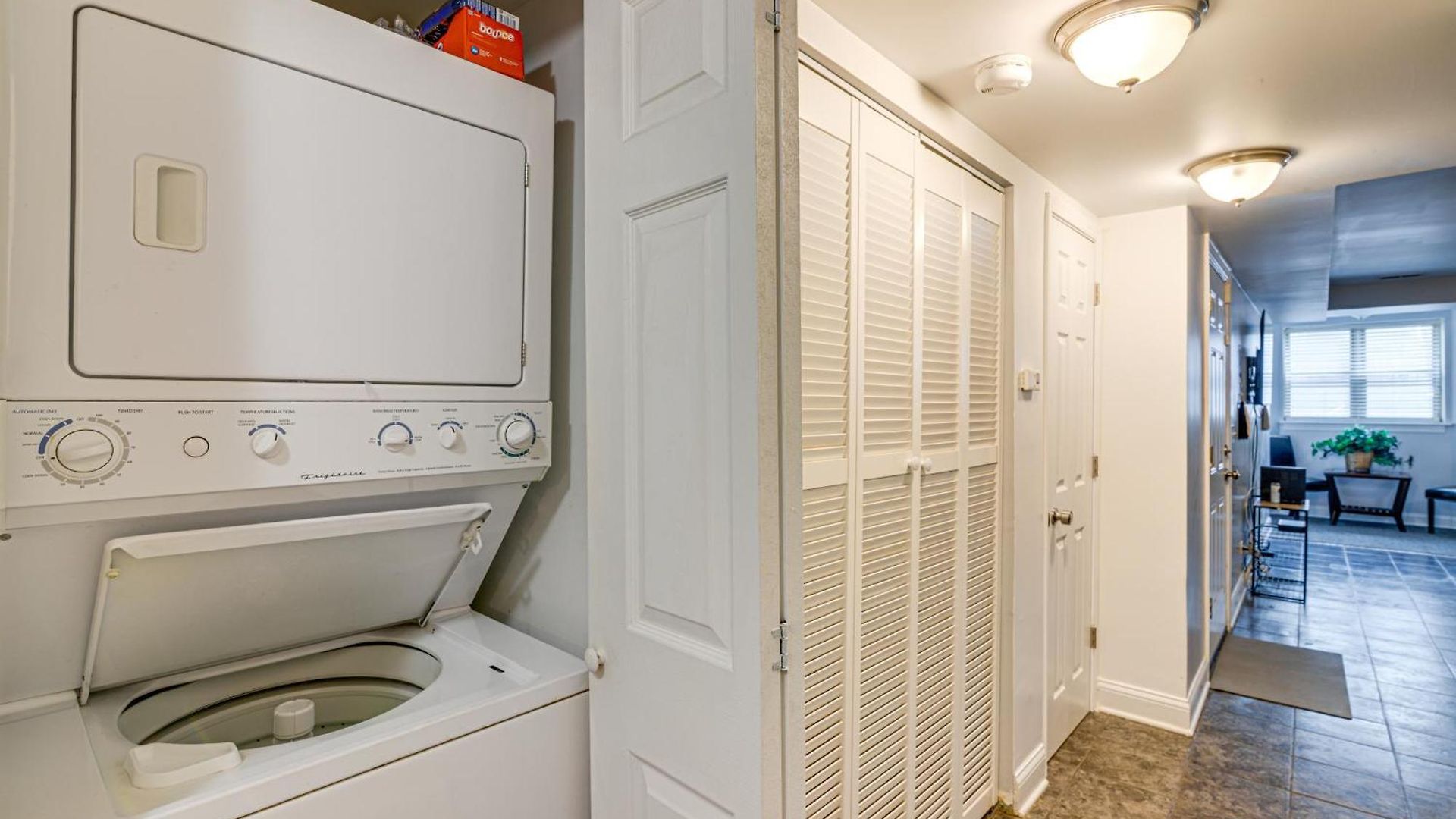1 Mi To Washington Park: Spacious 1st-floor Condo! *
