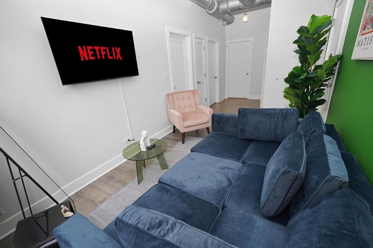 Apartment Cozy 2br Near Mccormick & Wintrust With Opt Parking *