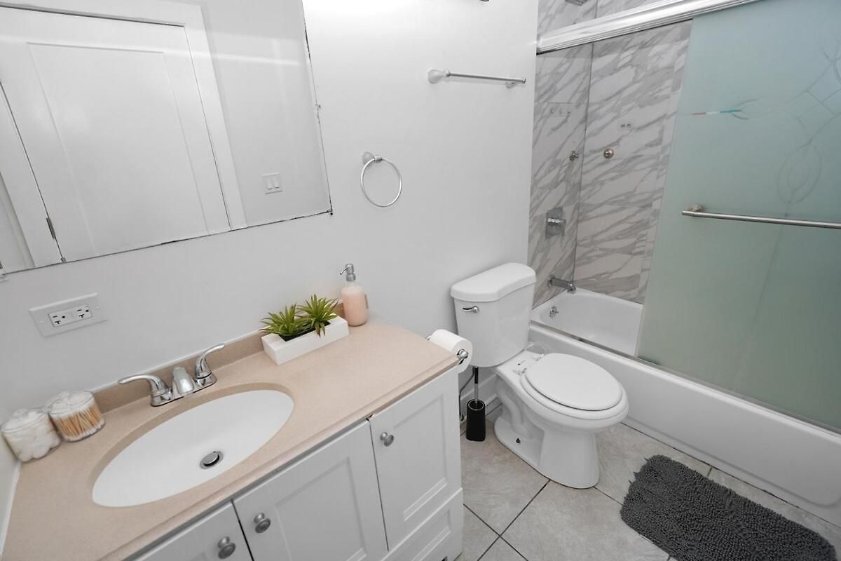 Cozy 2br Near Mccormick & Wintrust With Opt Parking Apartment