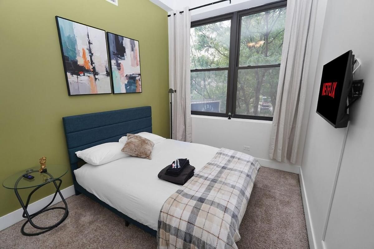 Apartment Cozy 2br Near Mccormick & Wintrust With Opt Parking