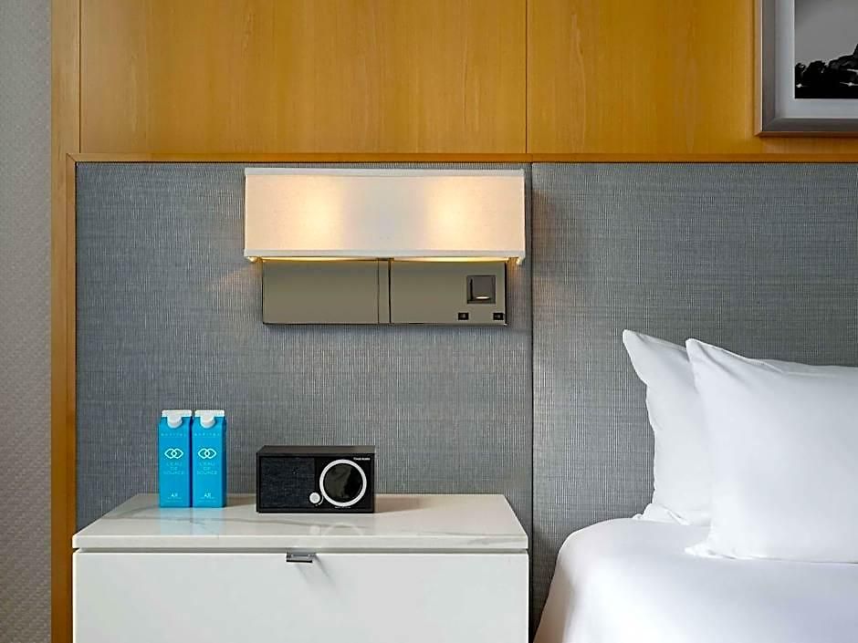Sofitel Magnificent Mile Hotel