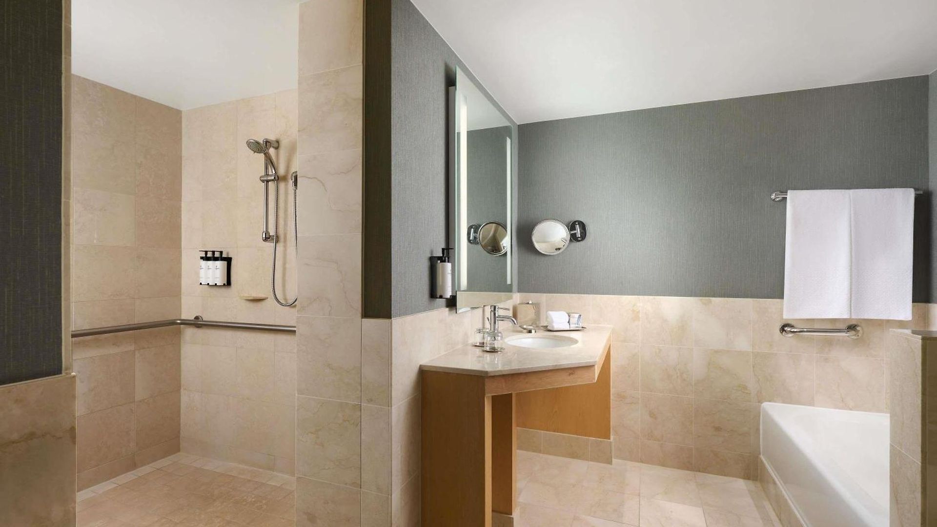 Sofitel Magnificent Mile Hotel