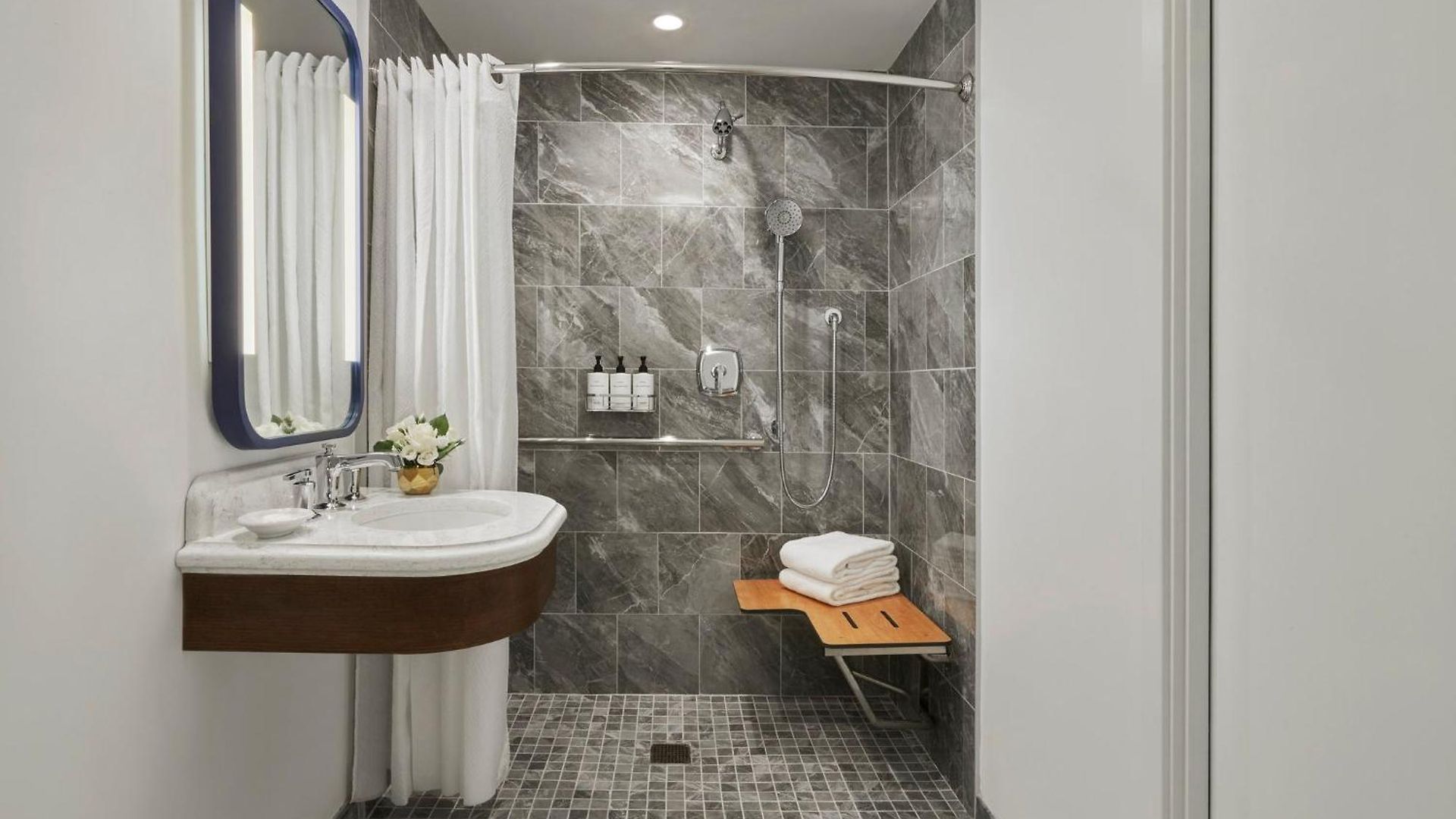 Intercontinental Magnificent Mile By Ihg