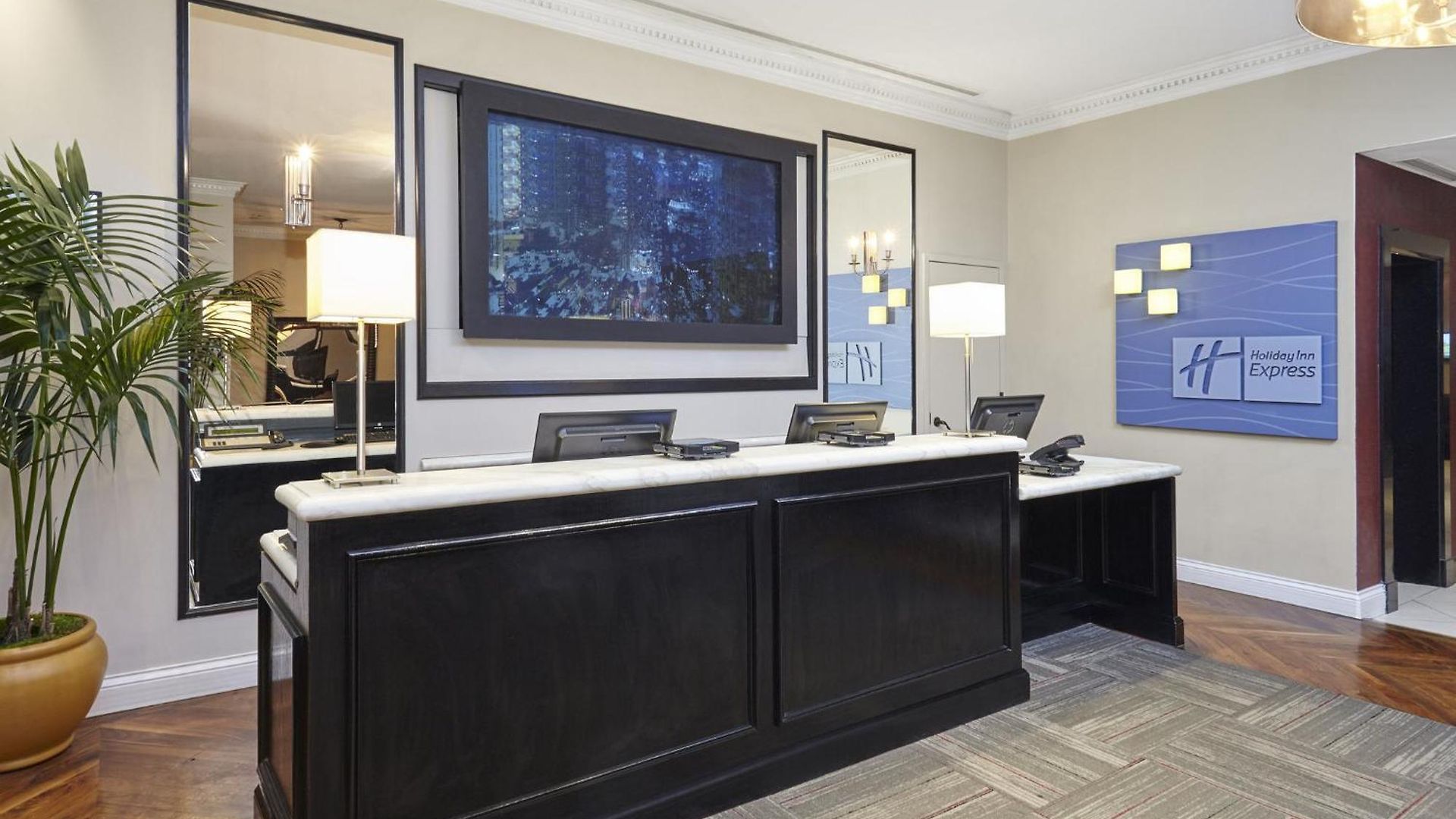 Express - Magnificent Mile By Ihg Hotel 3*