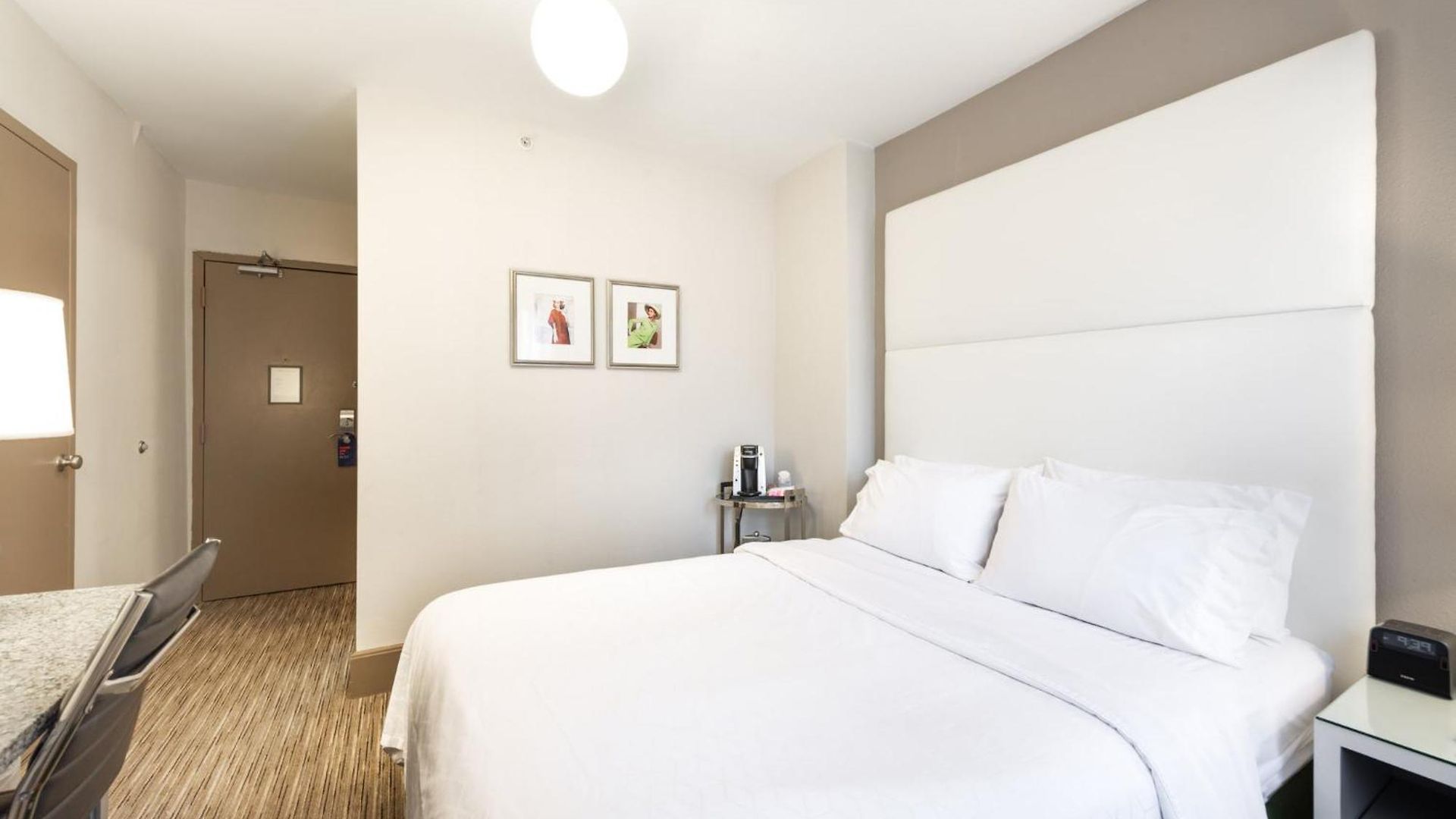Hotel Express - Magnificent Mile By Ihg 3*