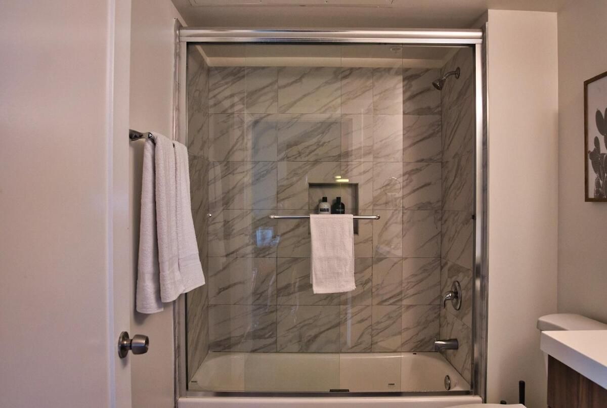 Apartment Skyline View Patio Suite: Mccormick Place 3br Retreat