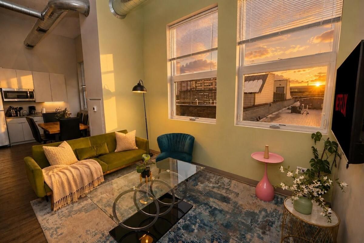 Apartment Mccormick Place 2br Oasis With Optional Parking, Patio, Gym For Up To 6 Guests Near Museum Campus, Grant Park & Soldier Field Chicago