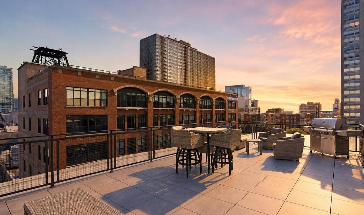 Bright 2br With Gym And Optional Parking Near Soldier Field, Museum Campus, Mccormick Place *