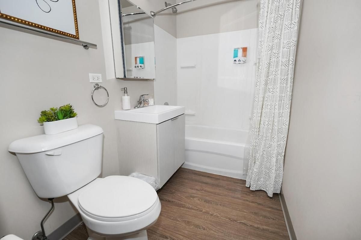 Mccormick Place 2br Oasis With Optional Parking, Patio, Gym For Up To 6 Guests Near Museum Campus, Grant Park & Soldier Field * Chicago