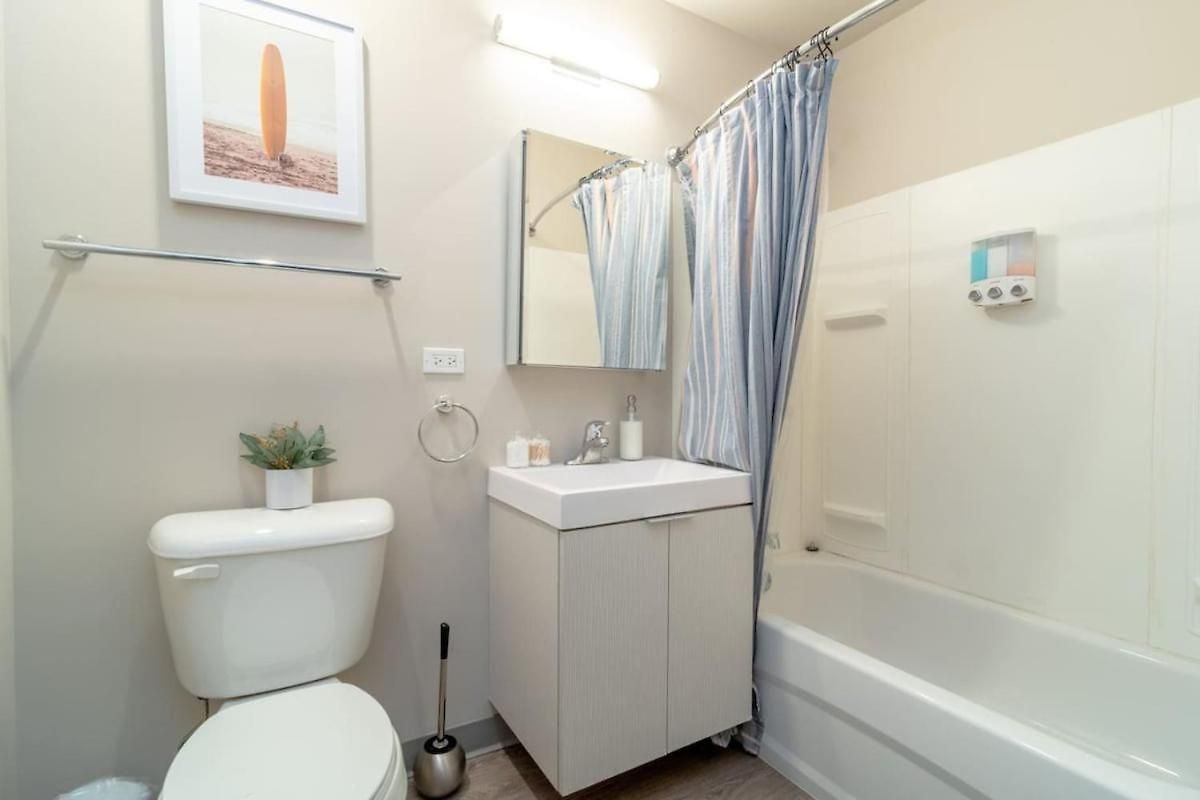 Apartment Bright 2br With Gym And Optional Parking Near Soldier Field, Museum Campus, Mccormick Place