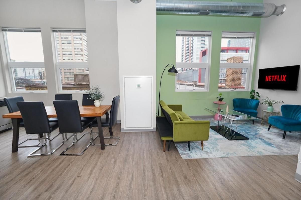 Mccormick Place 2br Oasis With Optional Parking, Patio, Gym For Up To 6 Guests Near Museum Campus, Grant Park & Soldier Field