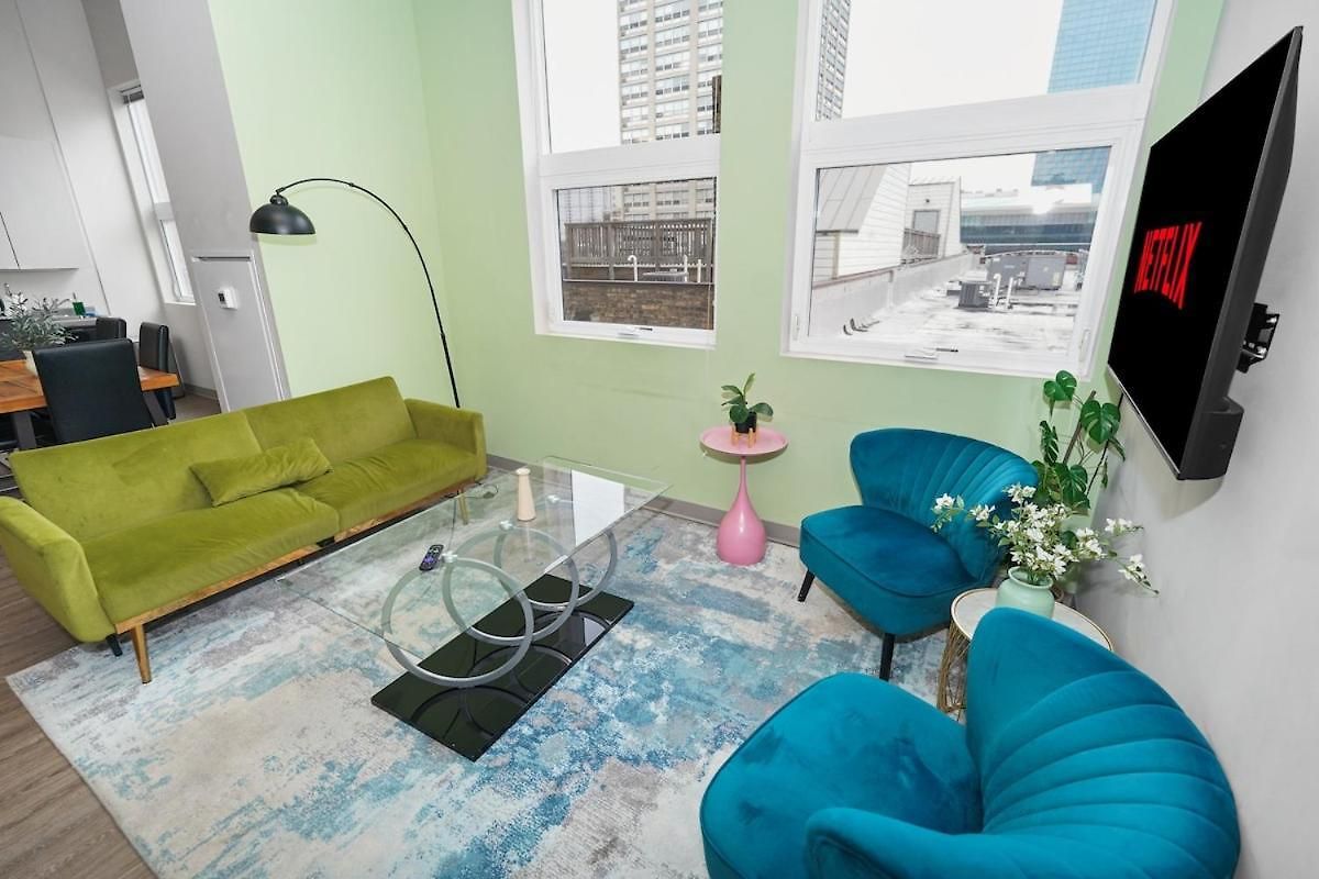 Mccormick Place 2br Oasis With Optional Parking, Patio, Gym For Up To 6 Guests Near Museum Campus, Grant Park & Soldier Field Chicago