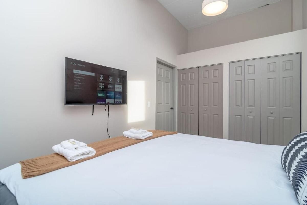 Bright 2br With Gym And Optional Parking Near Soldier Field, Museum Campus, Mccormick Place * Chicago