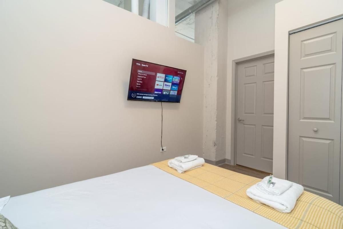 Modern 2br South Loop Gem Near Mccormick Place, Navy Pier, Adler Planetarium & Columbia College Chicago