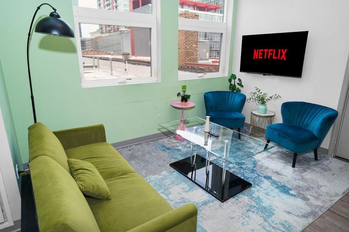 Apartment Mccormick Place 2br Oasis With Optional Parking, Patio, Gym For Up To 6 Guests Near Museum Campus, Grant Park & Soldier Field Chicago