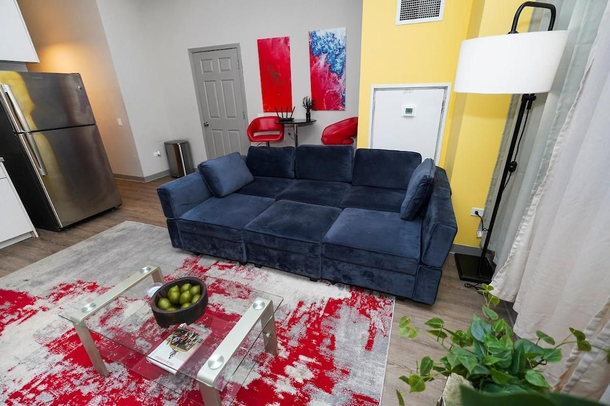 Bright 2br With Gym And Optional Parking Near Soldier Field, Museum Campus, Mccormick Place *