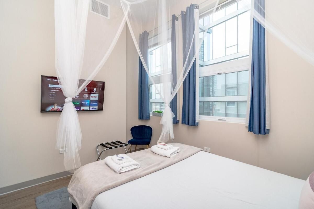 Mccormick Oasis With Balcony, Optional Parking, Patio And Gym Sleeps 6 Near Mccormick Place, Grant Park, Soldier Field & Museum Campus