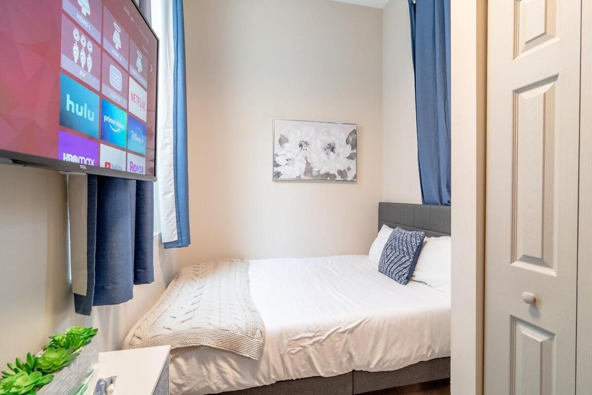 Apartment Mccormick Oasis With Balcony, Optional Parking, Patio And Gym Sleeps 6 Near Mccormick Place, Grant Park, Soldier Field & Museum Campus *