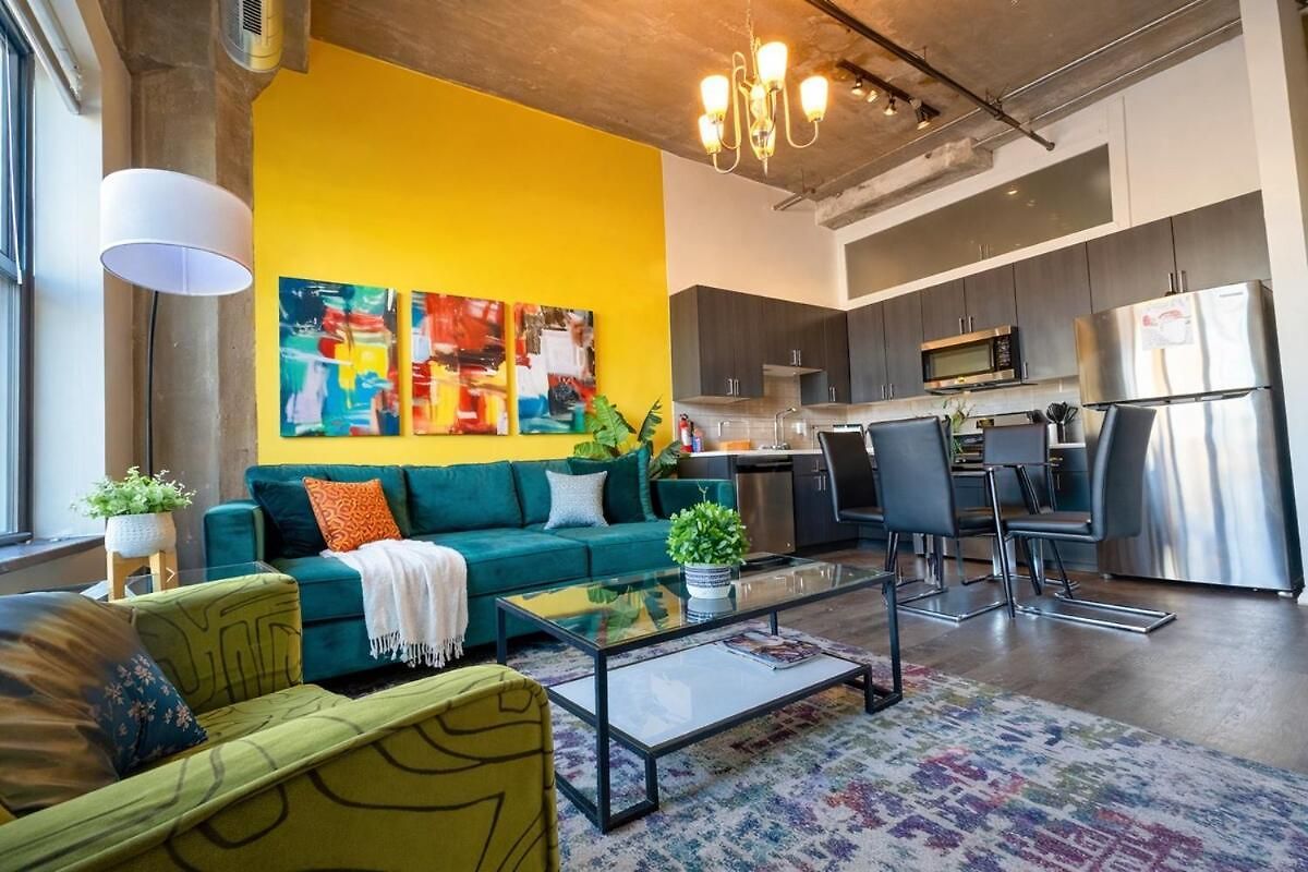 Spacious 2br South Loop With Skyline View, Optional Parking And Gym Access Close To Mccormick Place, Grant Park, Museum Campus & Cta Lines Apartment Chicago