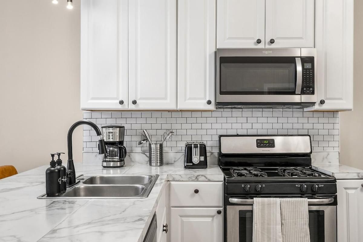 Apartment Spacious 3 Bedroom Near Downtown Chicago