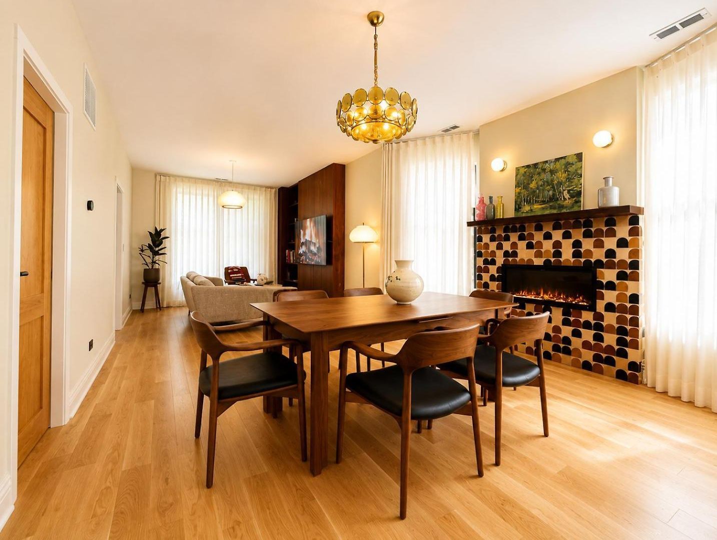 European Coziness In Bronzeville Apartment Chicago