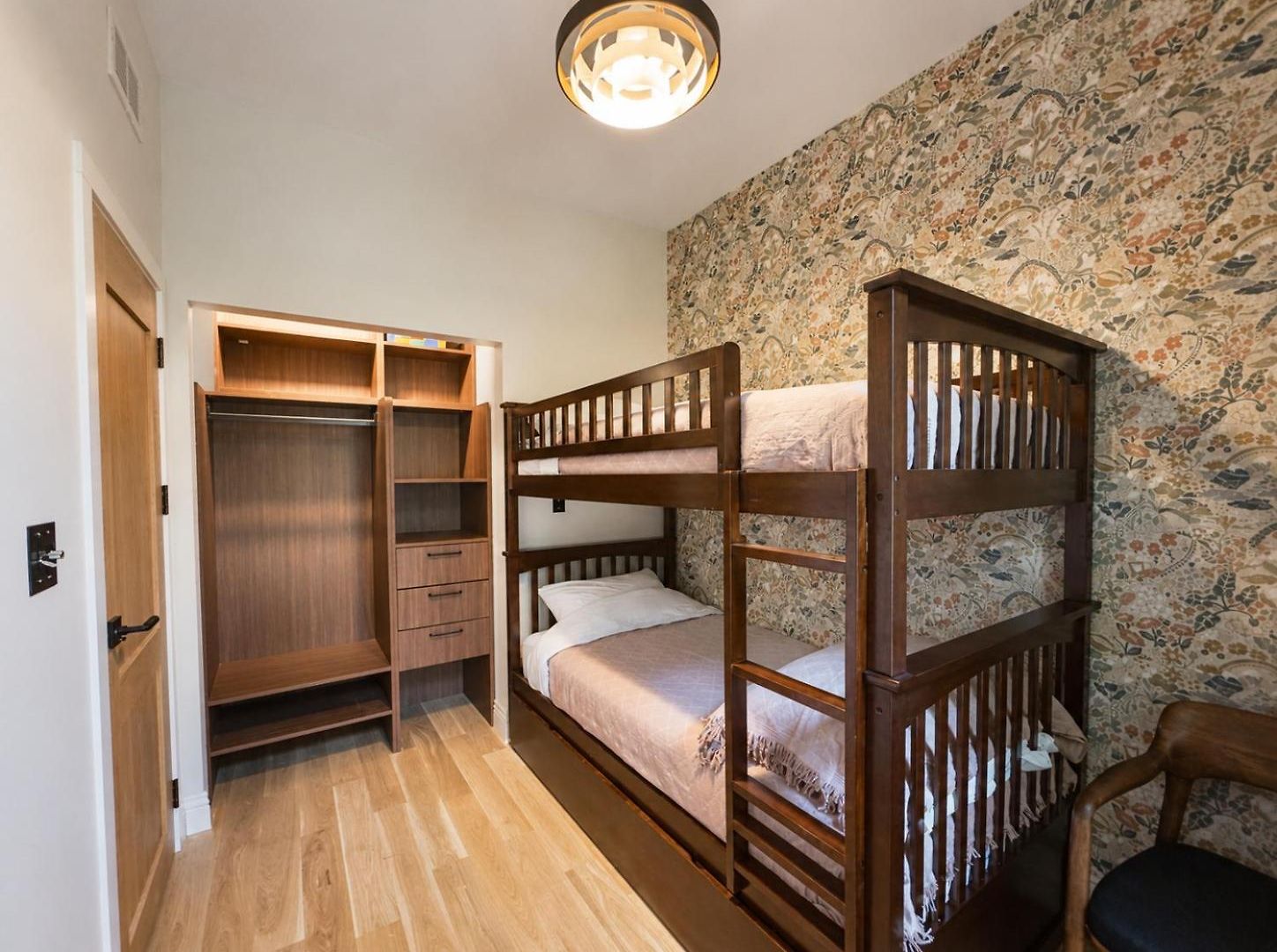 Apartment European Coziness In Bronzeville *