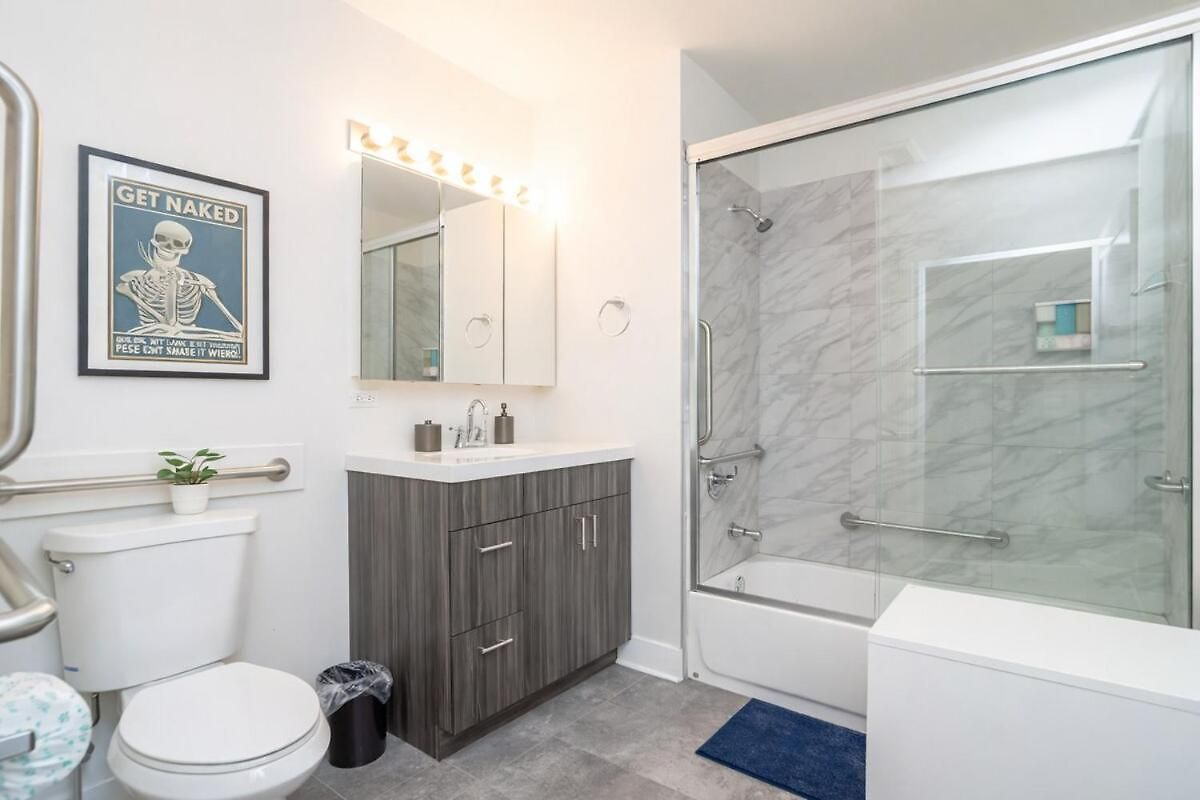 Apartment Mccormick Place With Optional Parking And Sleeps Up To 4