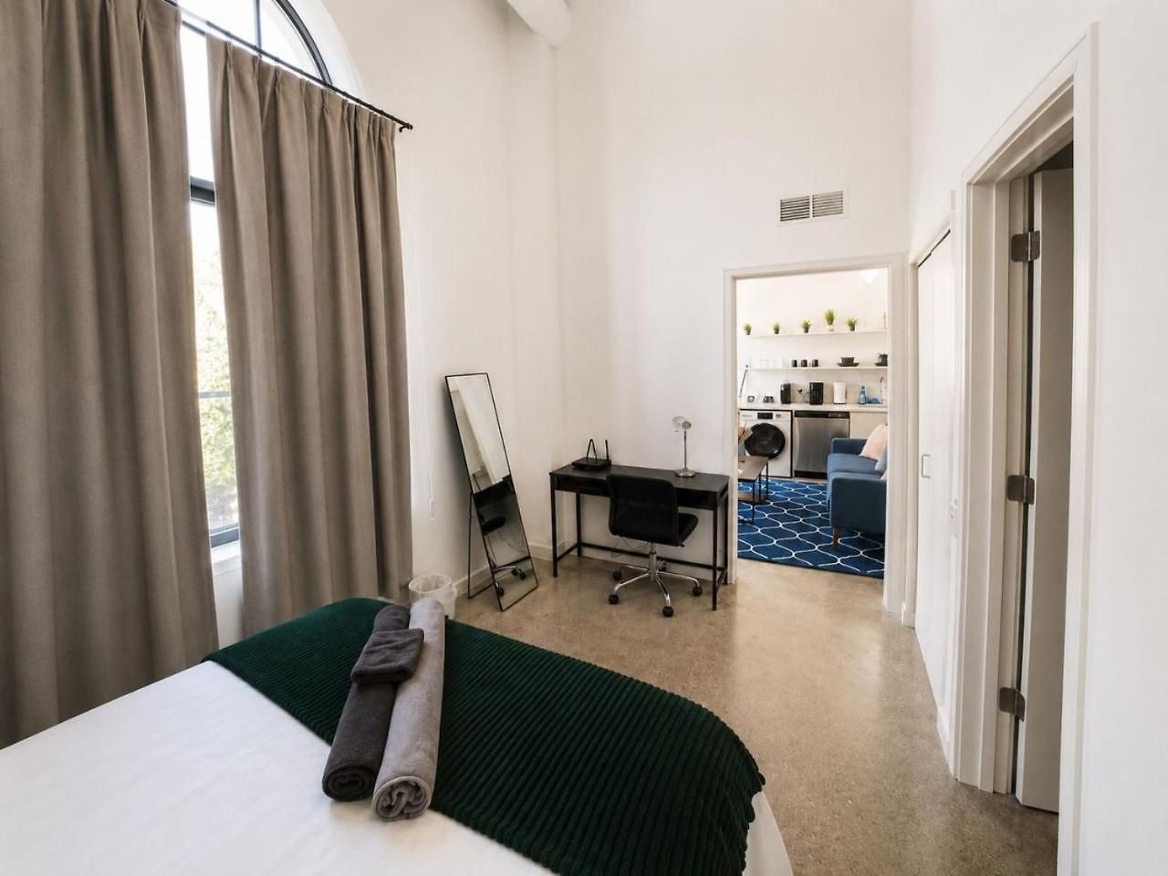 Apartment Peaceful Beachfront Loft Rooftop Gym *