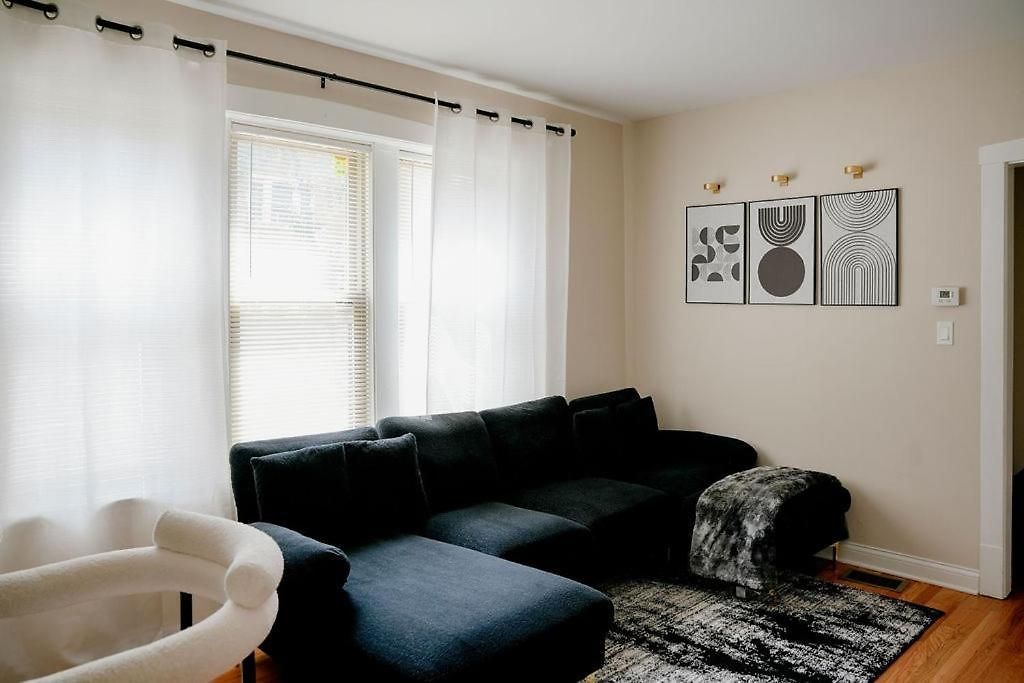 Private Workspace • Sleeps4 • Modern Stylish Apartment *