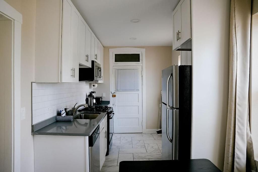 Apartment Private Workspace • Sleeps4 • Modern Stylish *