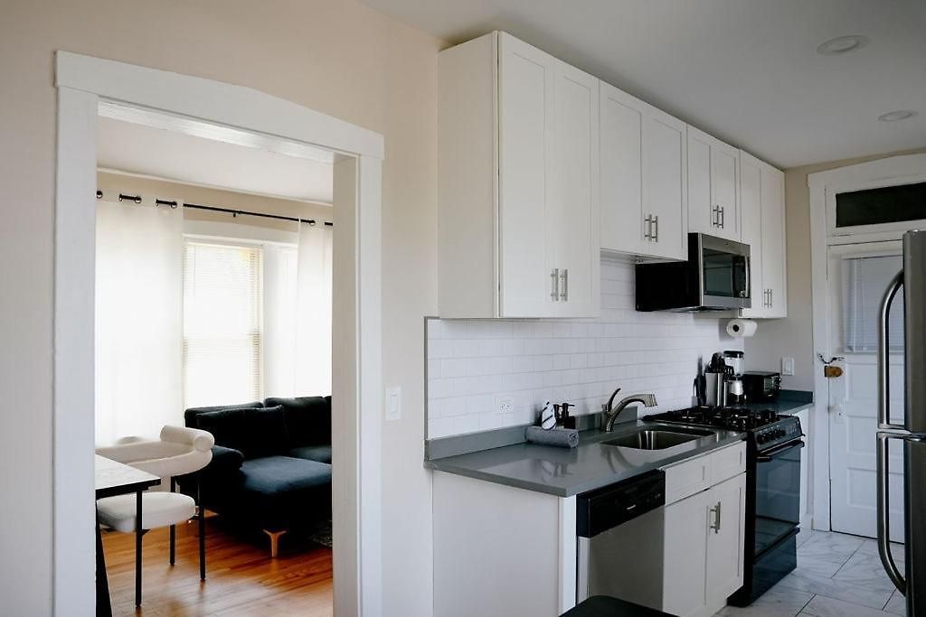 Apartment Private Workspace • Sleeps4 • Modern Stylish