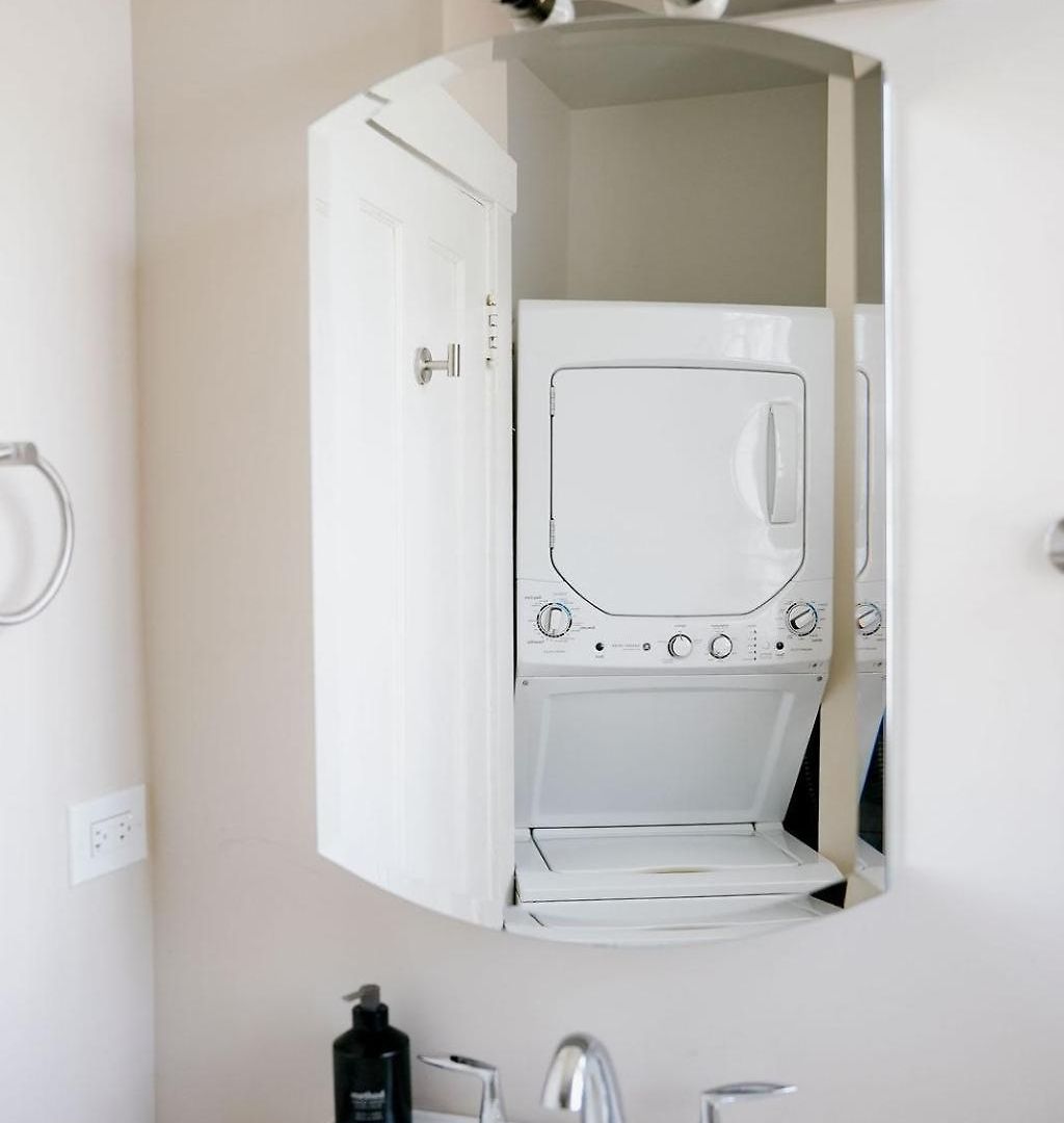 Apartment Private Workspace • Sleeps4 • Modern Stylish