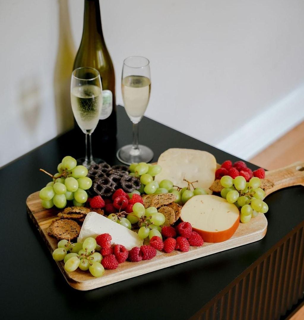 Private Workspace • Sleeps4 • Modern Stylish Apartment Chicago