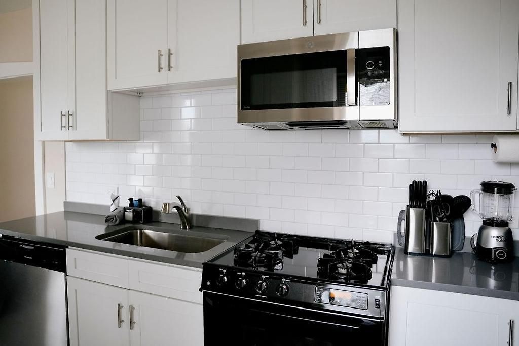 Private Workspace • Sleeps4 • Modern Stylish Apartment Chicago