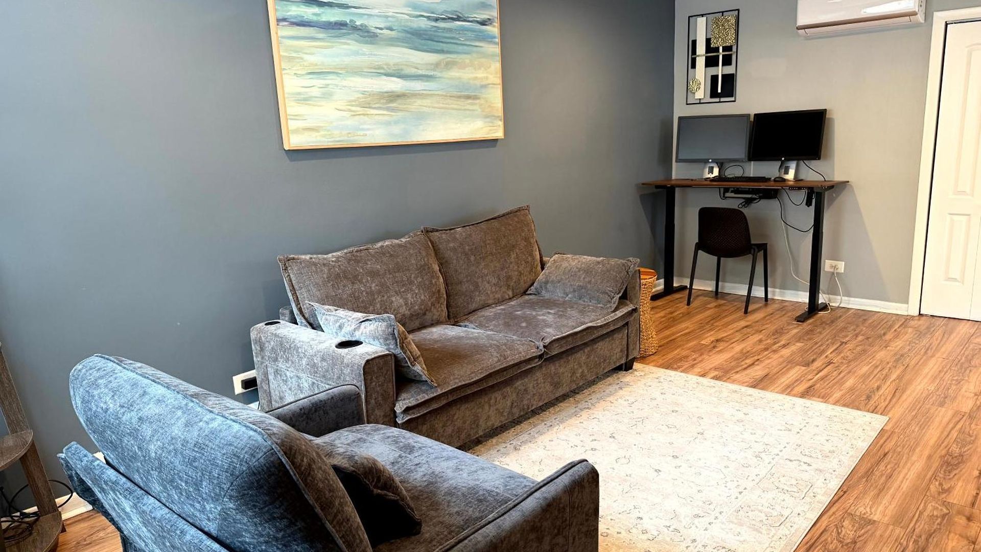 1br Free Parking, Near Transit And Dining Apartment *