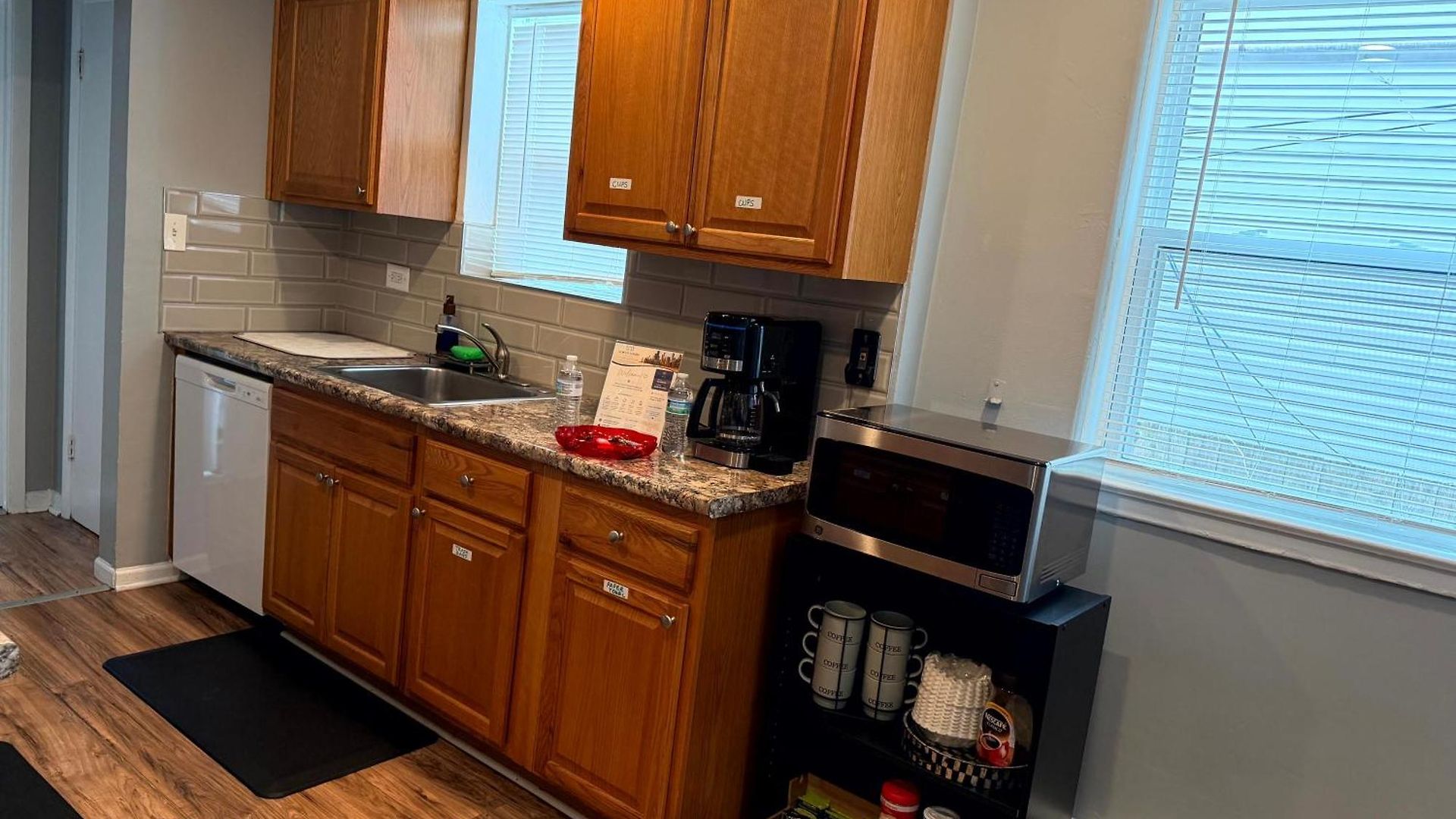 1br Free Parking, Near Transit And Dining