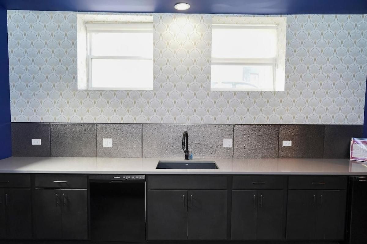 Modern 4br Pilsen Retreat Near Illinois Medical District & Downtown Chicago