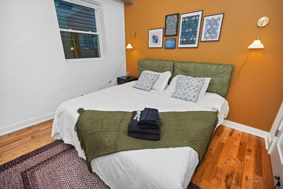 Modern 4br Pilsen Retreat Near Illinois Medical District & Downtown