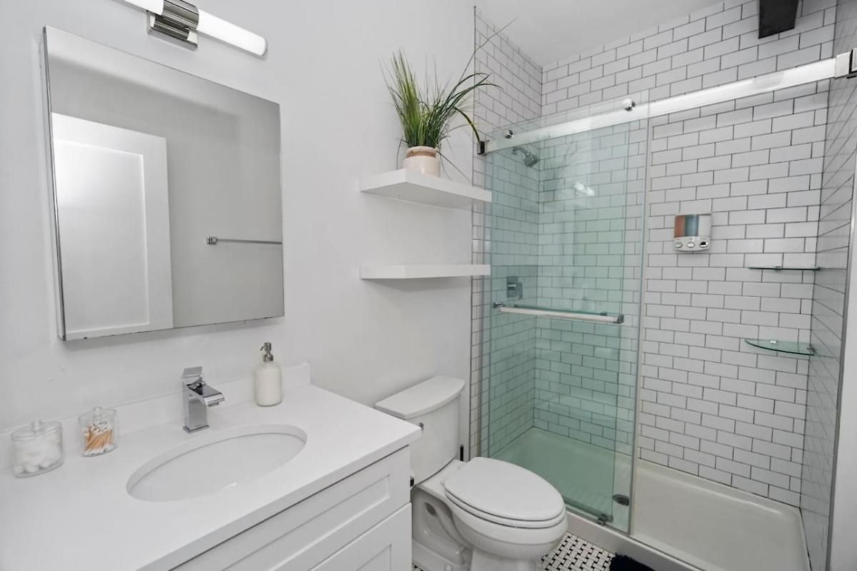 Modern 4br Pilsen Retreat Near Illinois Medical District & Downtown Chicago