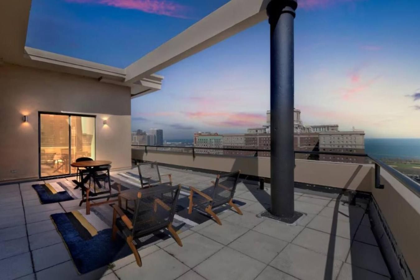 Lux Dtown Penthouses 9bd-9ba Sleep 25 Parking, Pool, Gym *