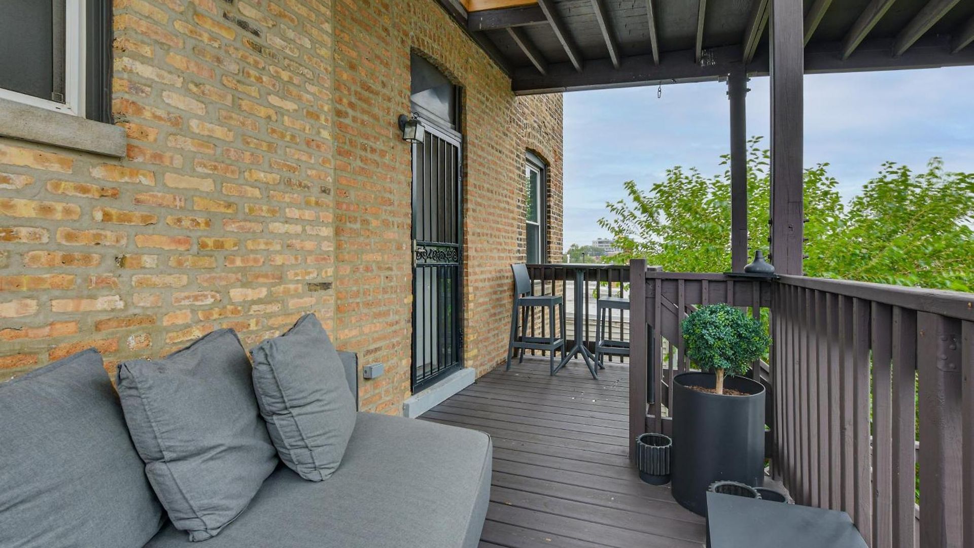 Beautiful In The Middle Of Andersonville Holiday home