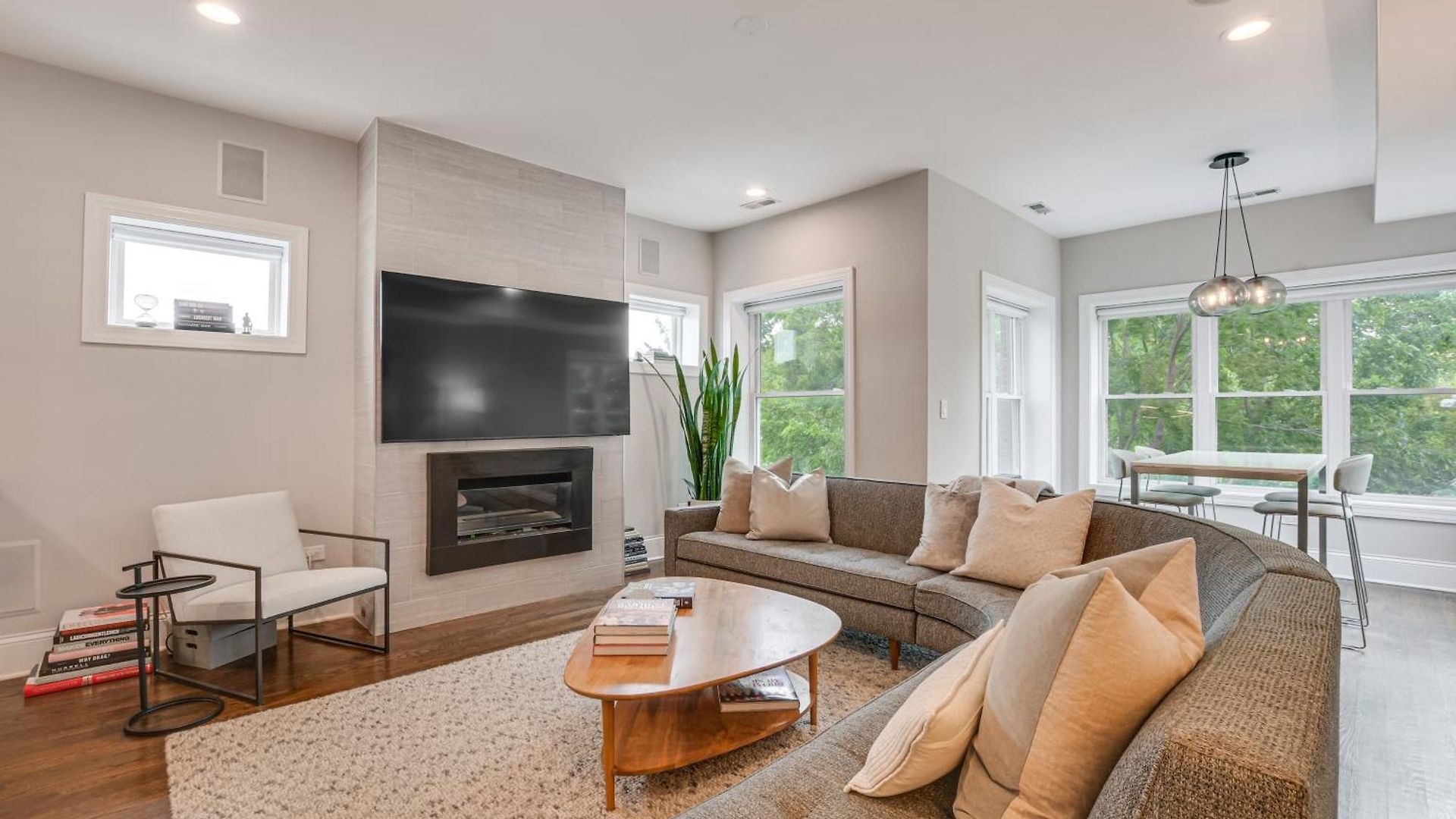 Beautiful In The Middle Of Andersonville Holiday home *