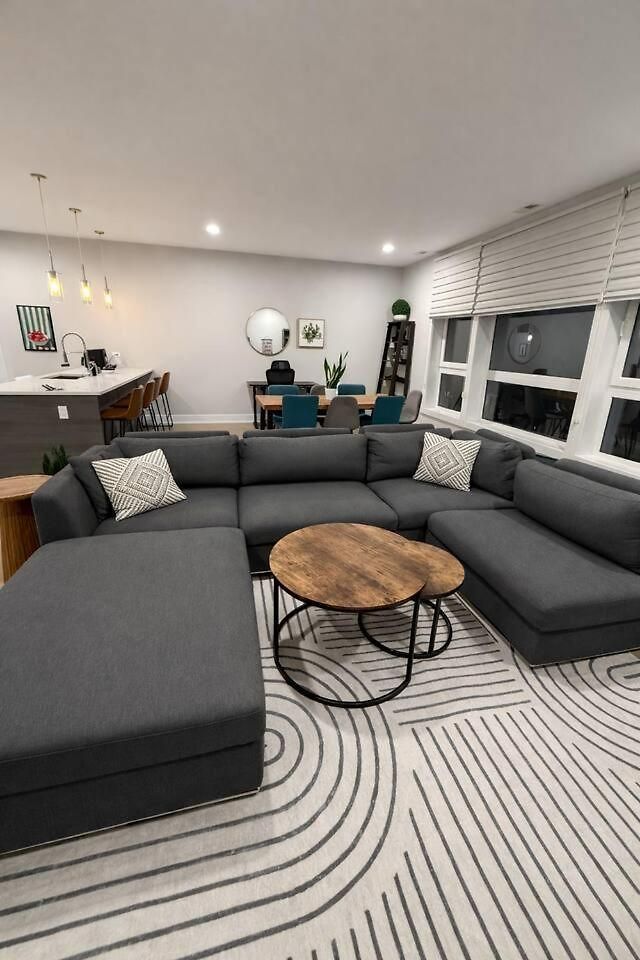 The Spot Eclectic • Modern • Sleeps 6 Chicago