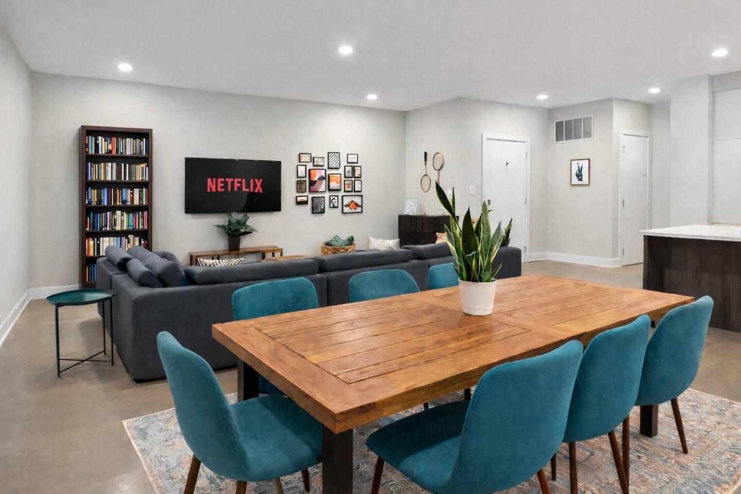 The Spot Eclectic • Modern • Sleeps 6