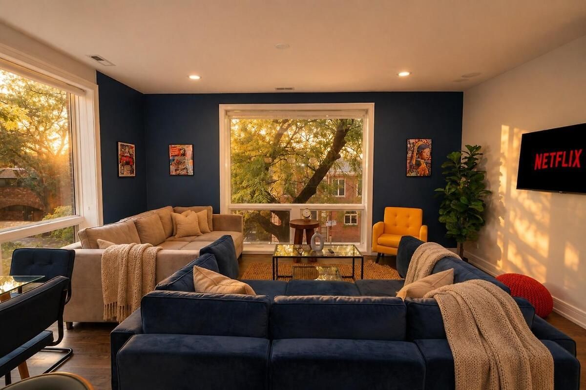 Chic Little Italy 4br With Optional Parking Apartment Chicago